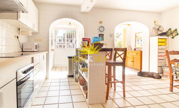 Resale - Villa / Semi detached - Cabo Roig