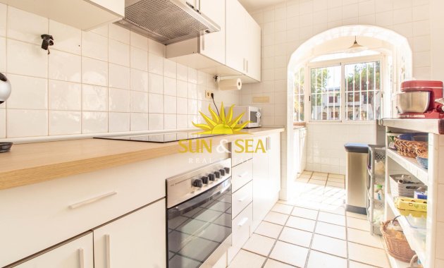 Resale - Villa / Semi detached - Cabo Roig