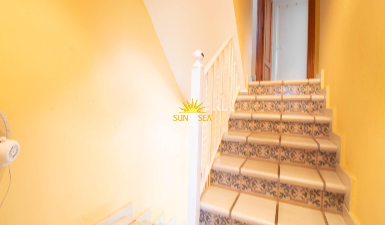 Resale - Villa / Semi detached - Cabo Roig