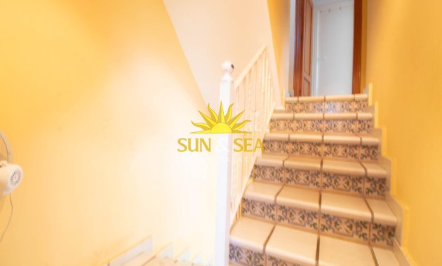 Resale - Villa / Semi detached - Cabo Roig