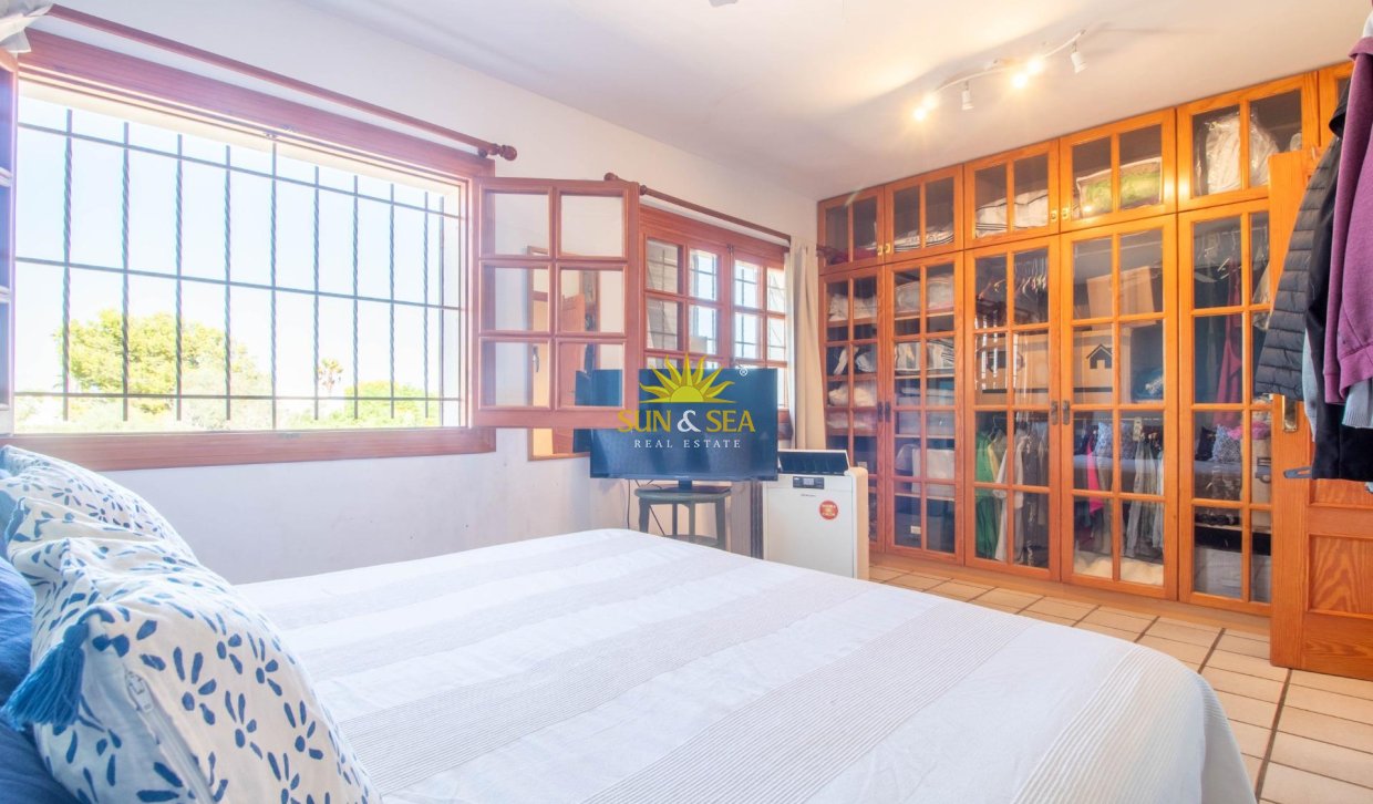 Resale - Villa / Semi detached - Cabo Roig