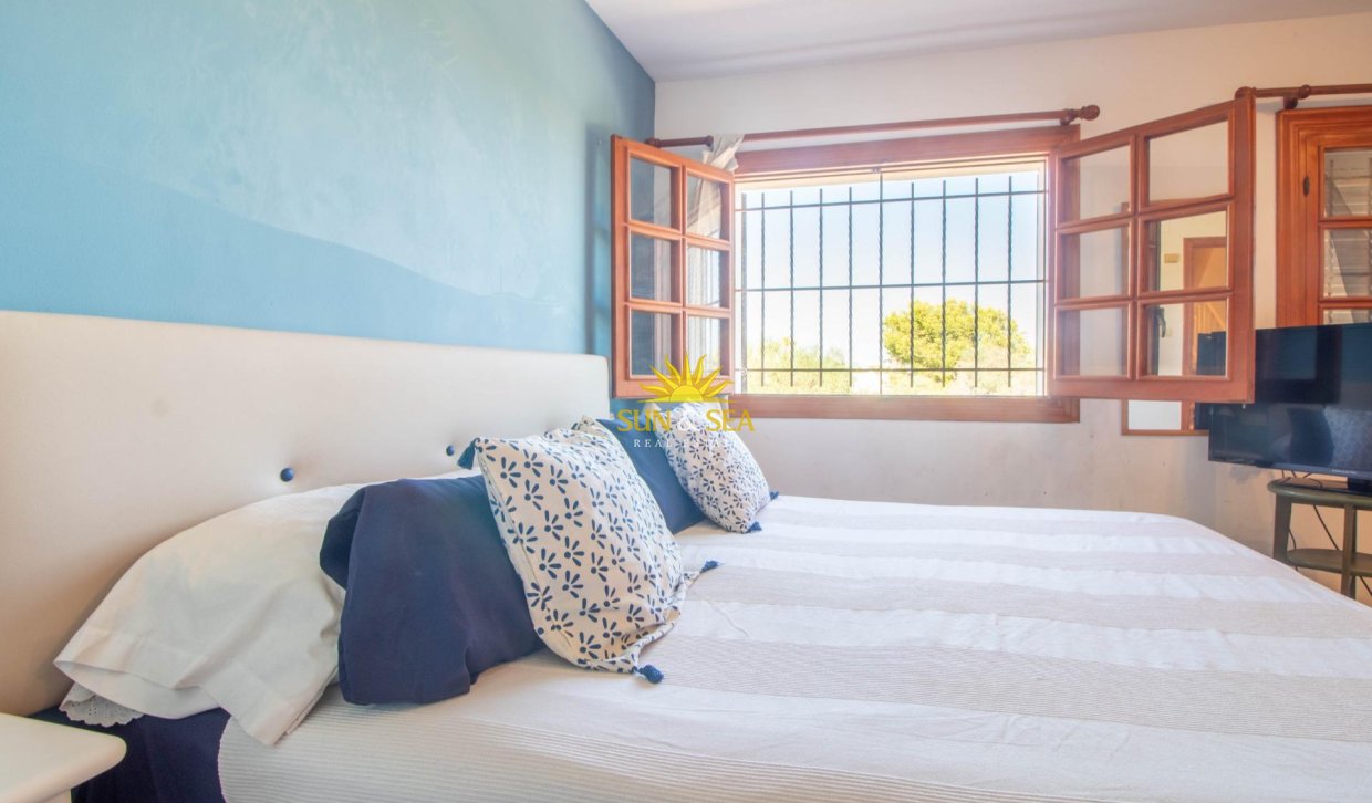 Resale - Villa / Semi detached - Cabo Roig