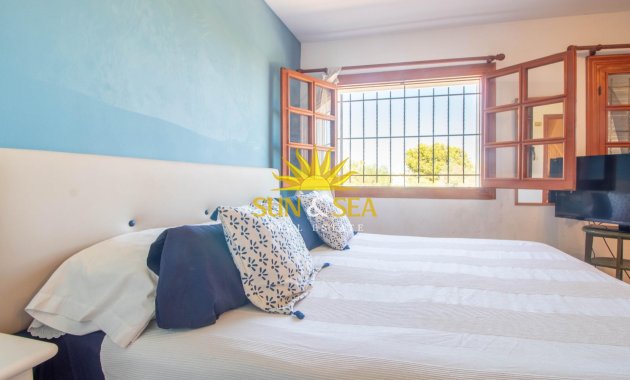 Resale - Villa / Semi detached - Cabo Roig