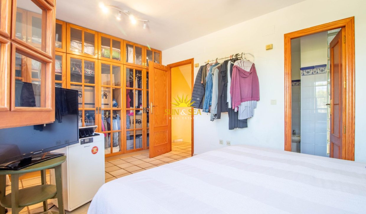 Resale - Villa / Semi detached - Cabo Roig