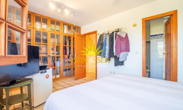 Resale - Villa / Semi detached - Cabo Roig