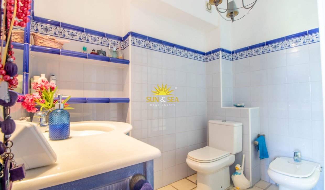 Resale - Villa / Semi detached - Cabo Roig