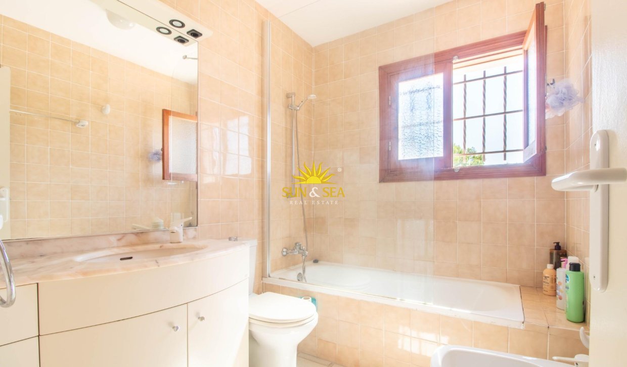 Resale - Villa / Semi detached - Cabo Roig