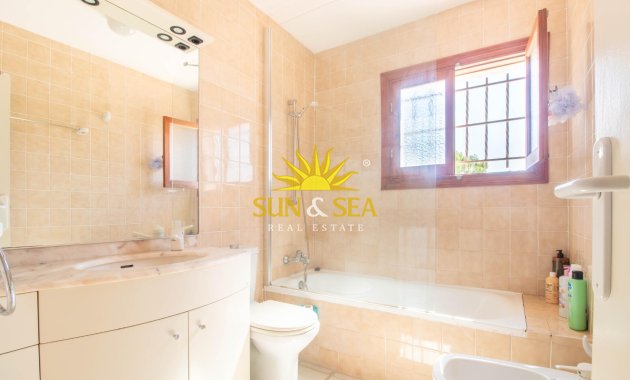 Resale - Villa / Semi detached - Cabo Roig