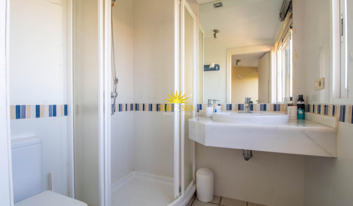 Resale - Villa / Semi detached - Cabo Roig