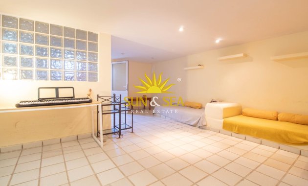 Resale - Villa / Semi detached - Cabo Roig