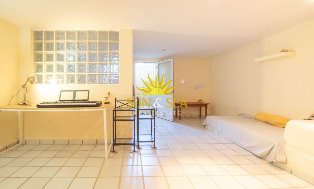 Resale - Villa / Semi detached - Cabo Roig