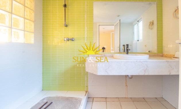Resale - Villa / Semi detached - Cabo Roig