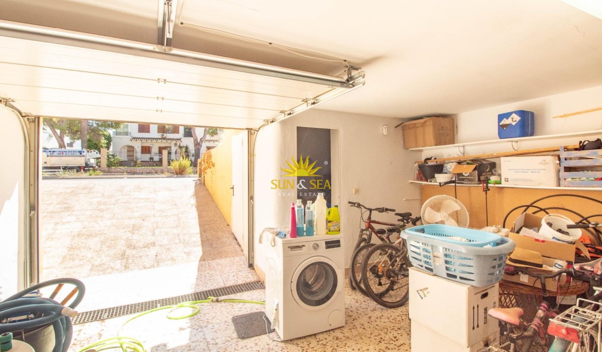 Resale - Villa / Semi detached - Cabo Roig