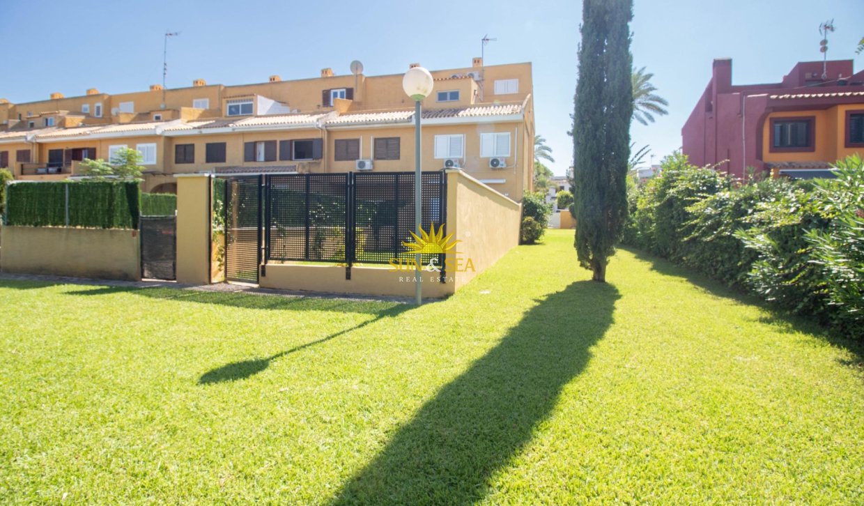 Resale - Villa / Semi detached - Cabo Roig