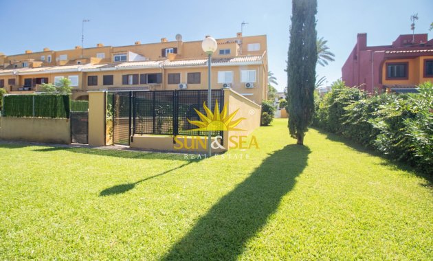 Resale - Villa / Semi detached - Cabo Roig
