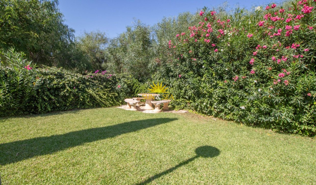 Resale - Villa / Semi detached - Cabo Roig