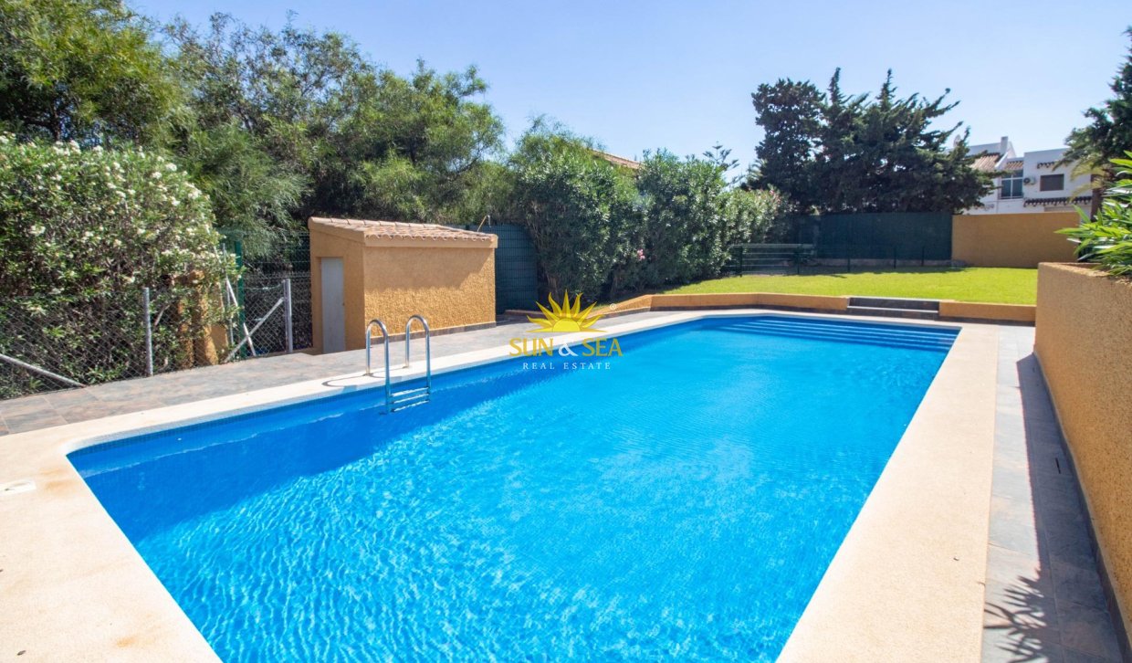 Resale - Villa / Semi detached - Cabo Roig