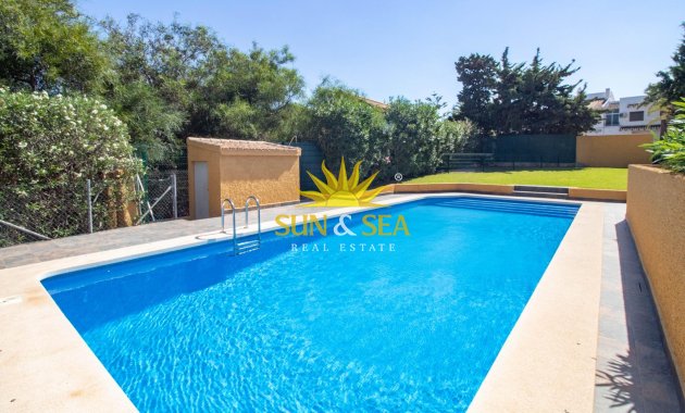 Resale - Villa / Semi detached - Cabo Roig