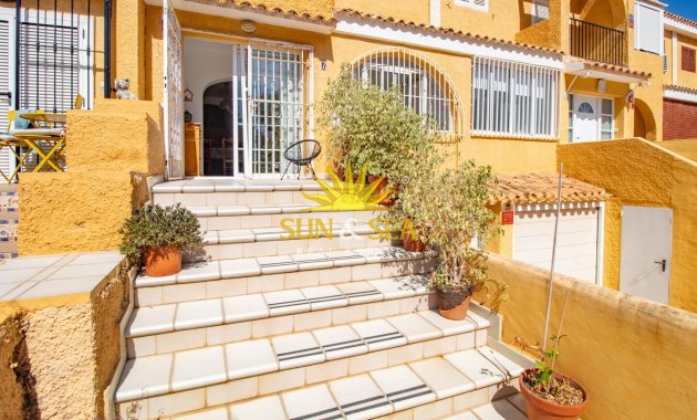 Resale - Villa / Semi detached - Cabo Roig