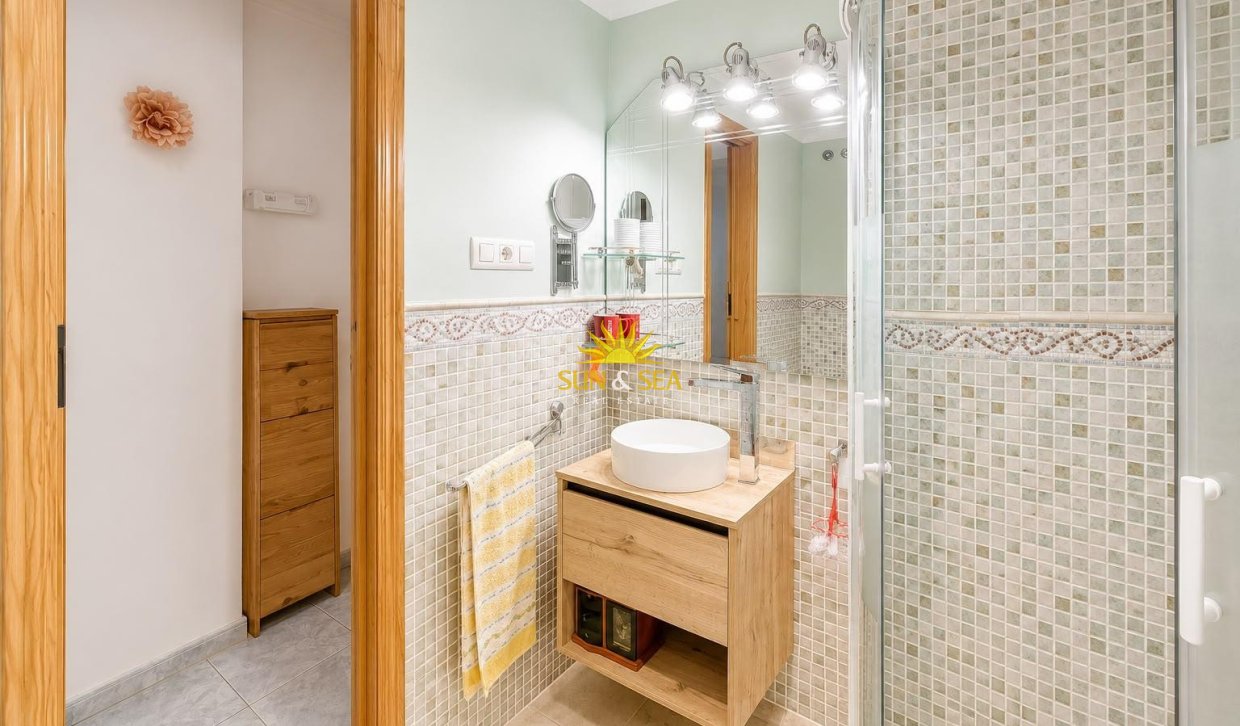 Resale - Apartment - Torrevieja - Centro