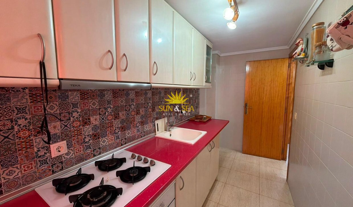 Resale - Apartment - Torrevieja - Centro