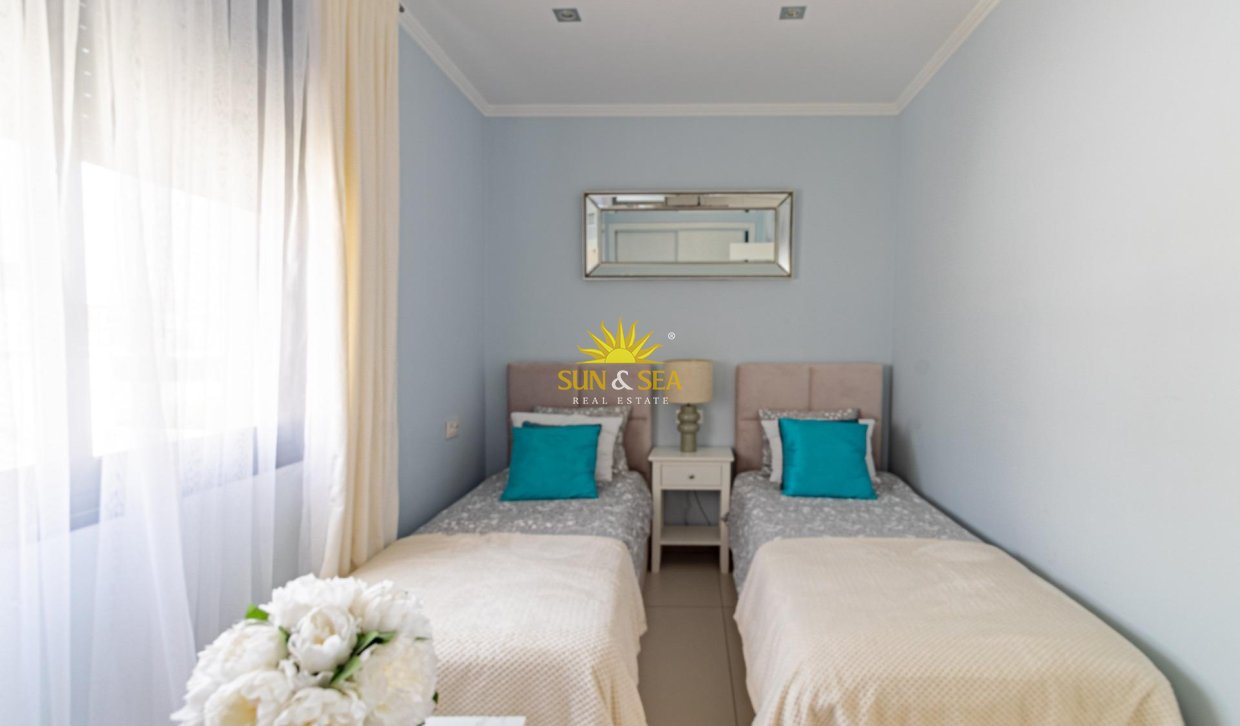 Reventa - Villa / Semi separado - Orihuela Costa - Lomas de Cabo Roig