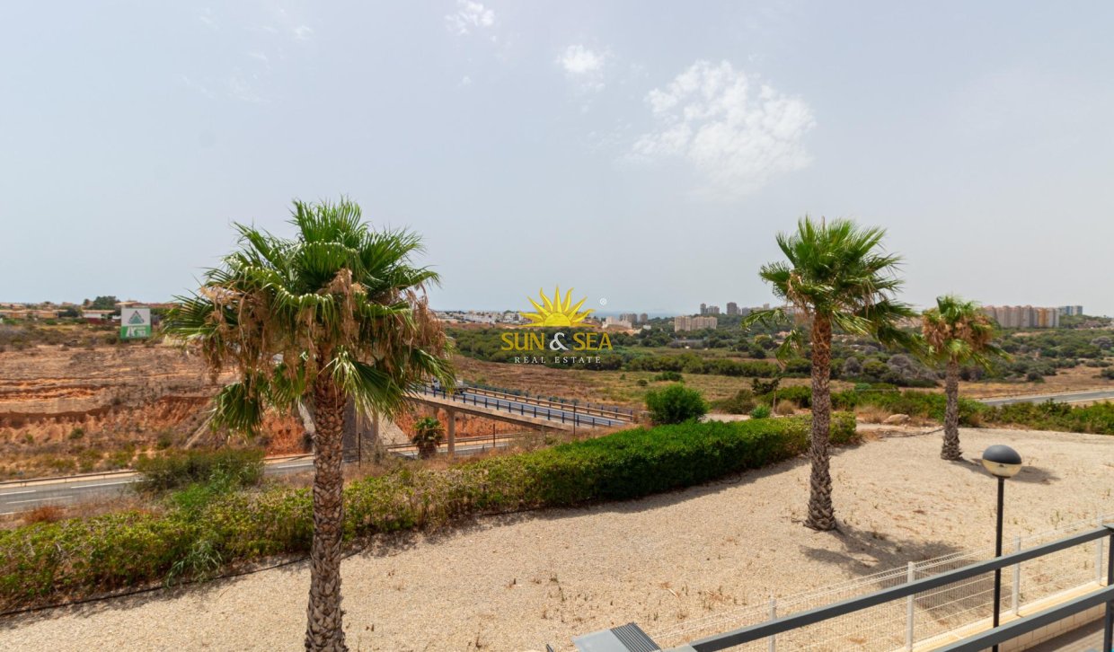 Reventa - Villa / Semi separado - Orihuela Costa - Lomas de Cabo Roig