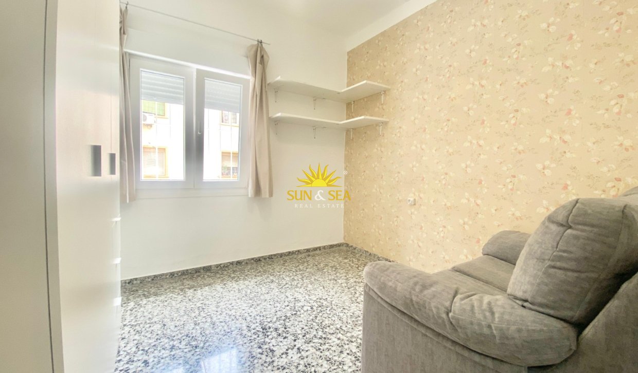 Alquiler a largo plazo - Apartamento - Alicante (Alacant)