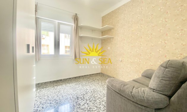 Alquiler a largo plazo - Apartamento - Alicante (Alacant)