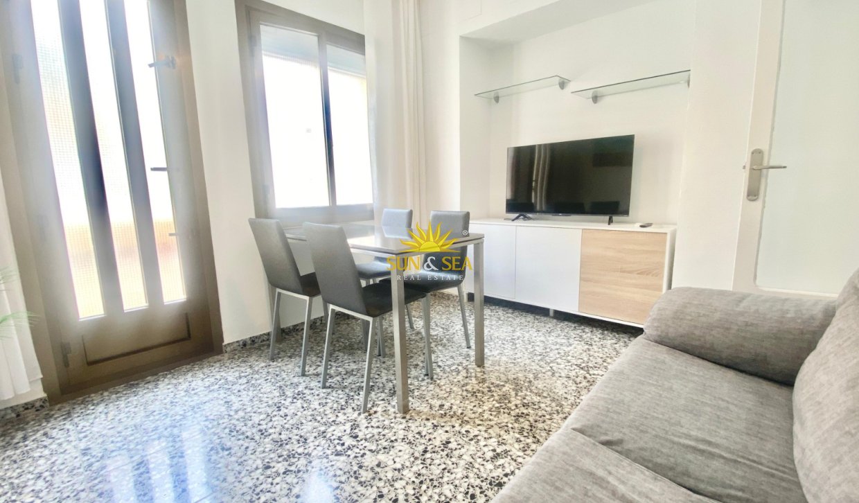 Alquiler a largo plazo - Apartamento - Alicante (Alacant)