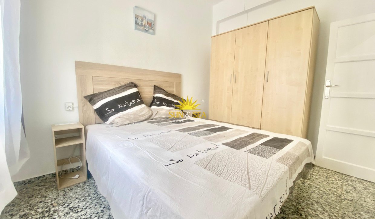 Alquiler a largo plazo - Apartamento - Alicante (Alacant)