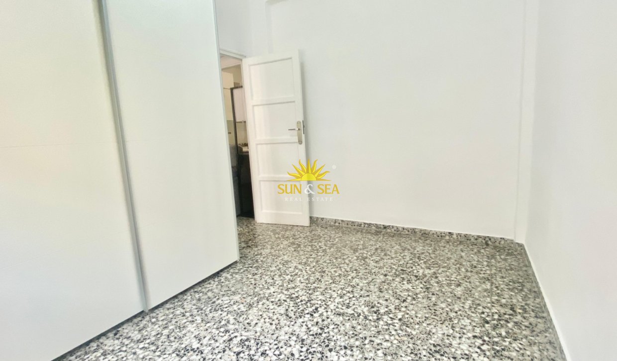 Alquiler a largo plazo - Apartamento - Alicante (Alacant)