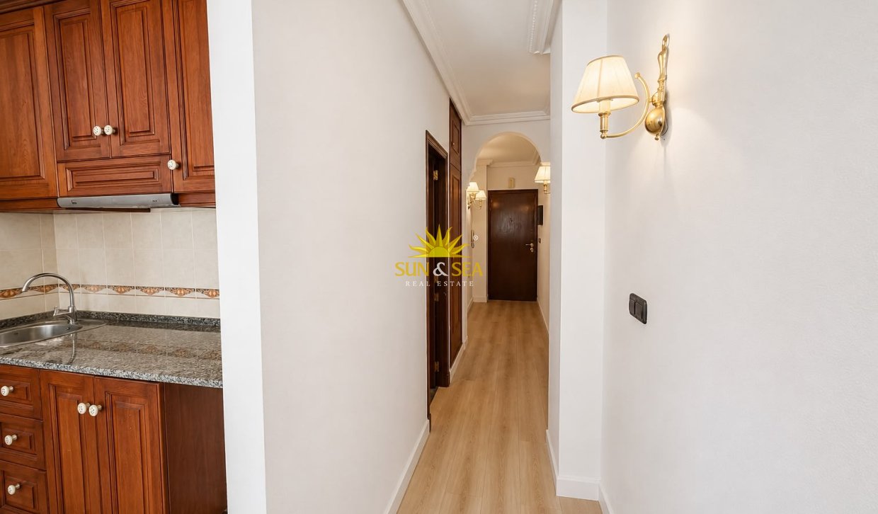 Alquiler a largo plazo - Apartamento - Torrevieja - Centro