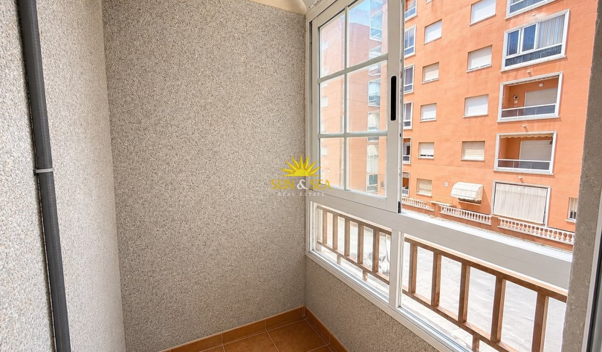 Alquiler a largo plazo - Apartamento - Torrevieja - Centro