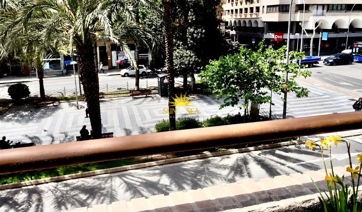 Alquiler a largo plazo - Apartamento - Alicante (Alacant)