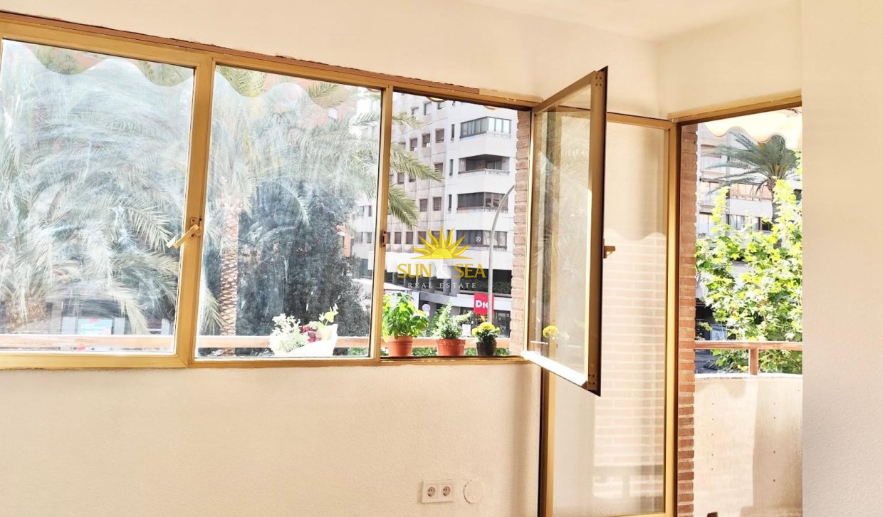 Alquiler a largo plazo - Apartamento - Alicante (Alacant)