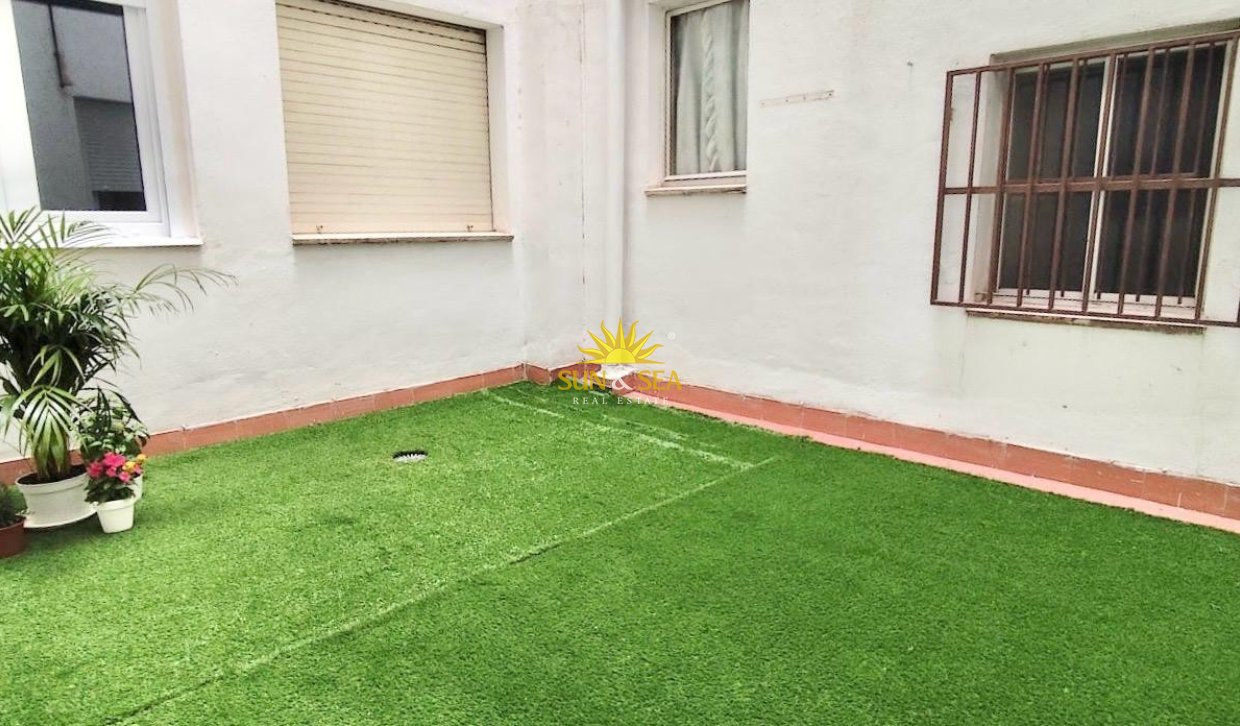Alquiler a largo plazo - Apartamento - Alicante (Alacant)