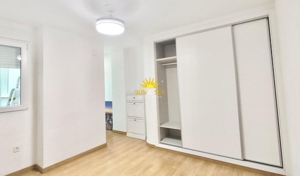 Alquiler a largo plazo - Apartamento - Alicante (Alacant)