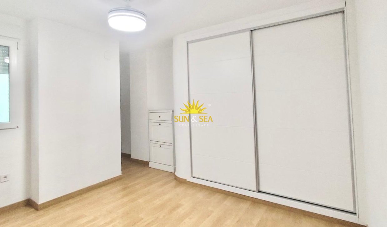 Alquiler a largo plazo - Apartamento - Alicante (Alacant)