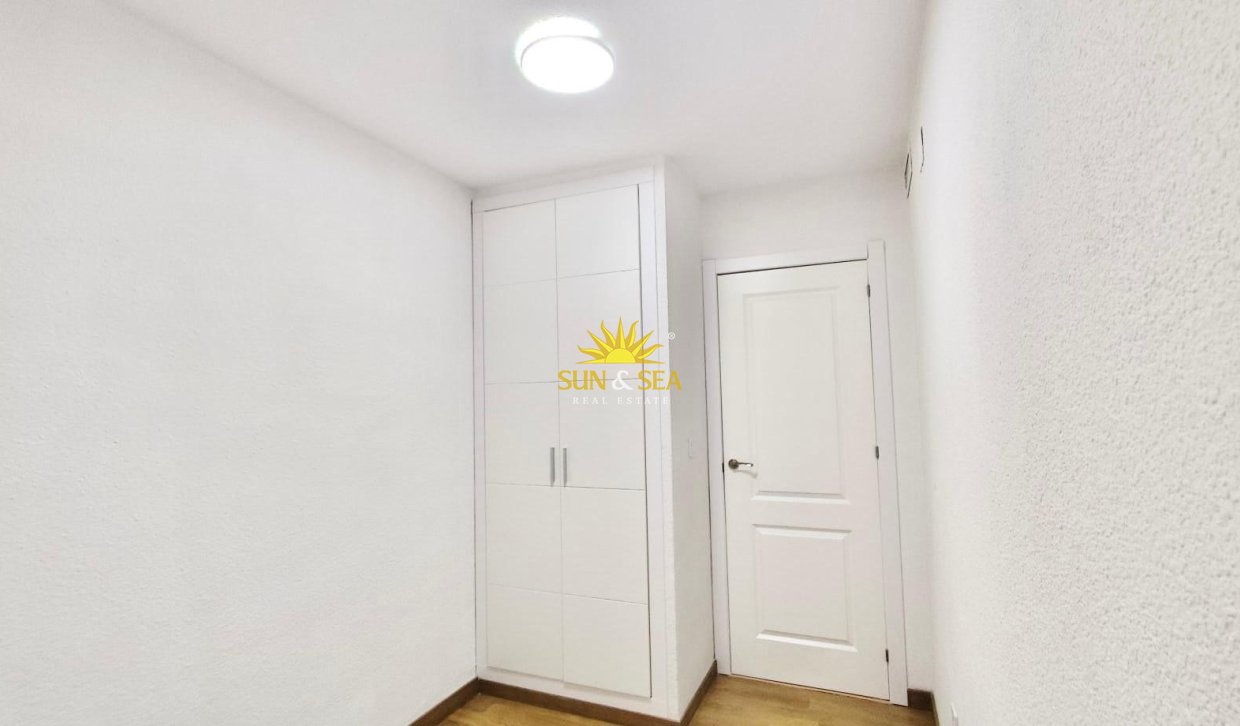 Alquiler a largo plazo - Apartamento - Alicante (Alacant)