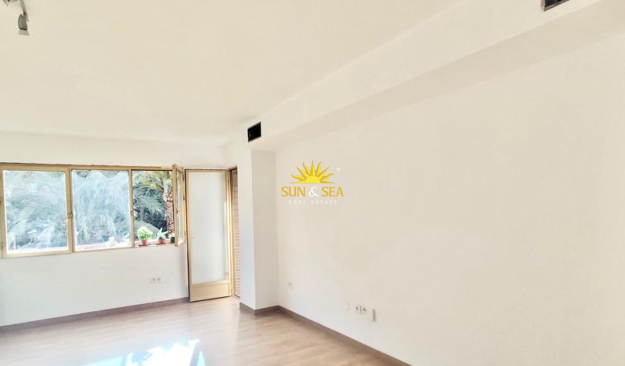 Alquiler a largo plazo - Apartamento - Alicante (Alacant)