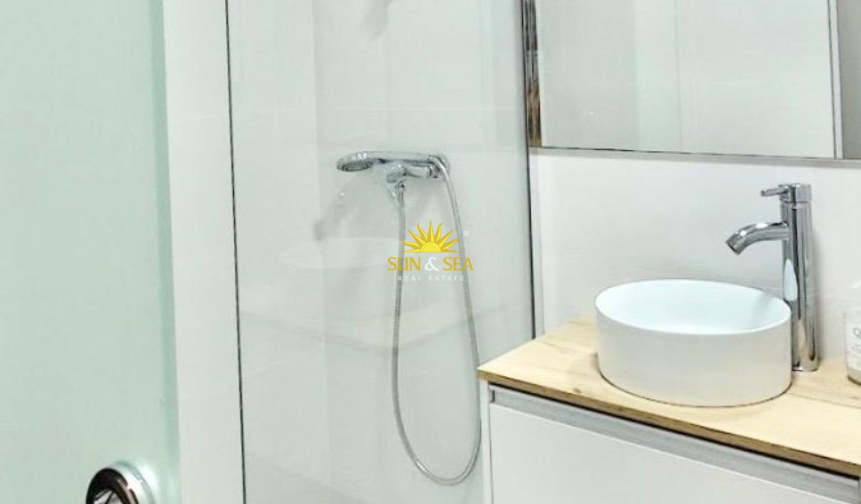 Alquiler a largo plazo - Apartamento - Alicante (Alacant)