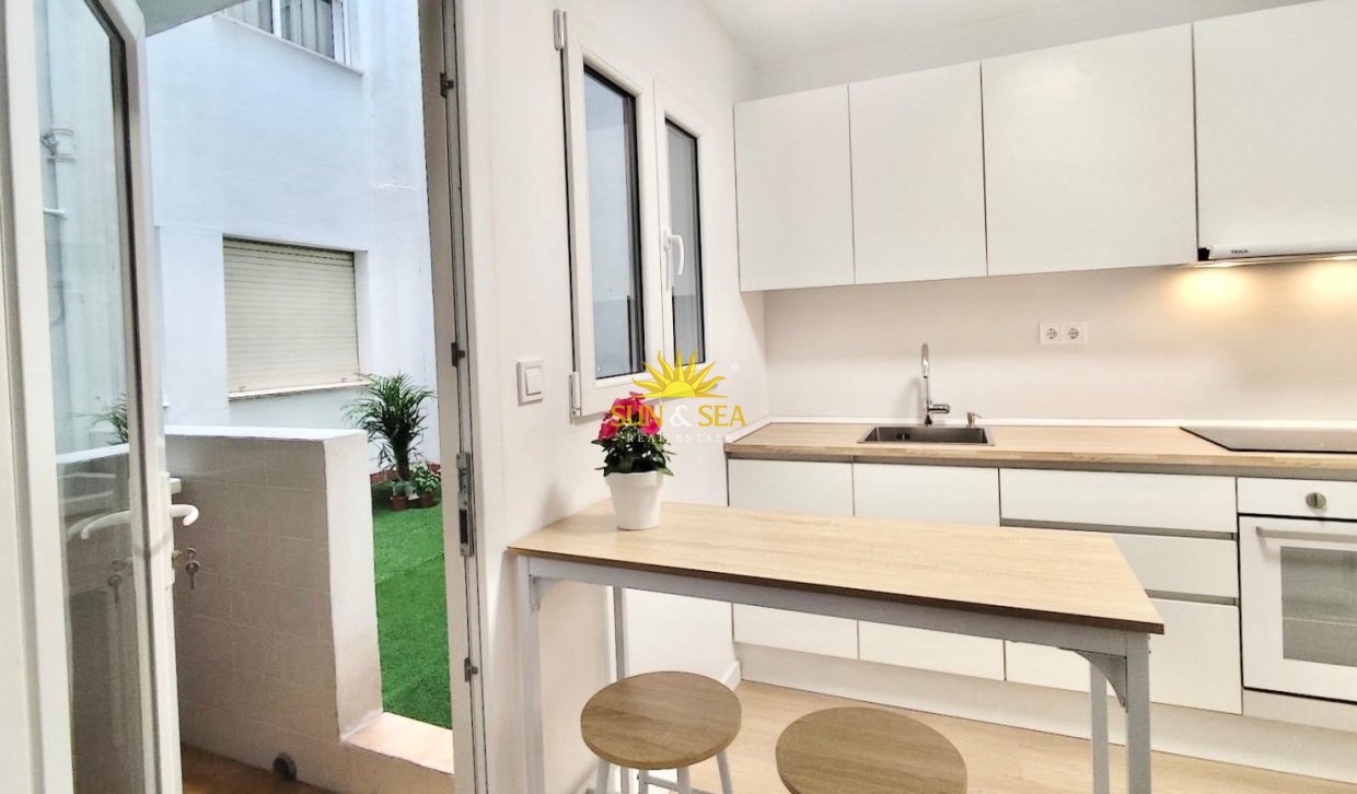 Alquiler a largo plazo - Apartamento - Alicante (Alacant)