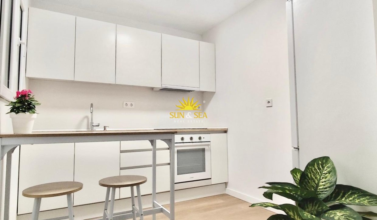 Alquiler a largo plazo - Apartamento - Alicante (Alacant)