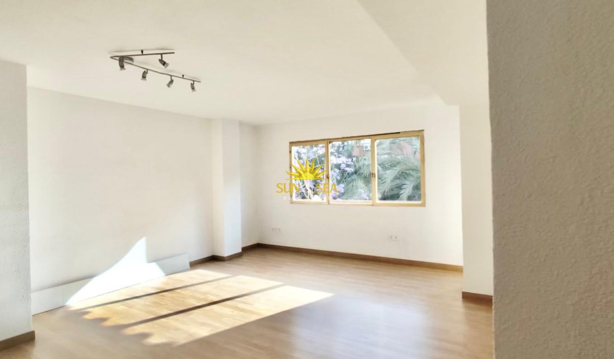 Alquiler a largo plazo - Apartamento - Alicante (Alacant)