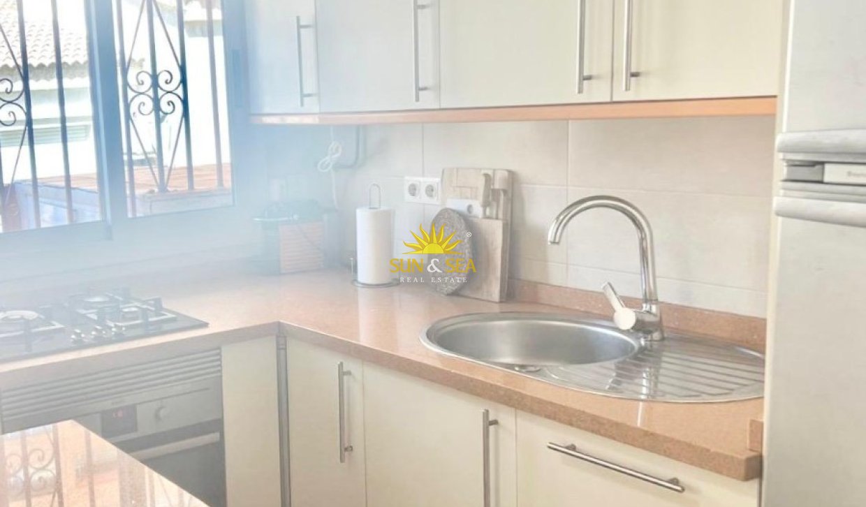 Alquiler a largo plazo - Chalet - Benidorm - Playa Poniente