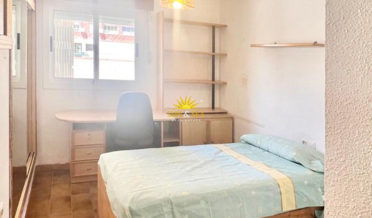 Alquiler a largo plazo - Chalet - Benidorm - Playa Poniente