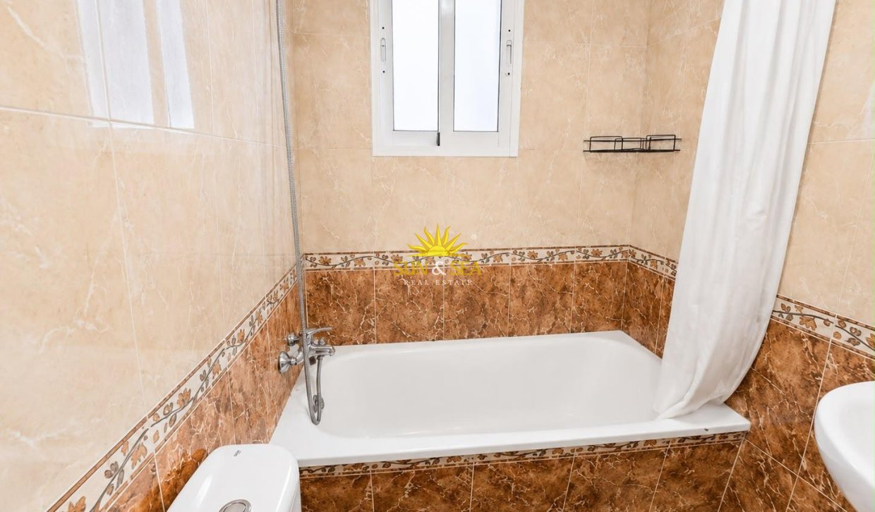 Resale - Apartment - Torrevieja - torrevieja