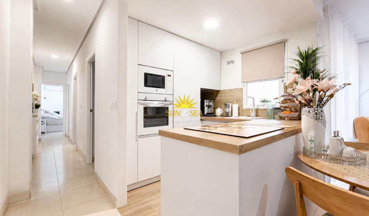 Resale - Apartment - Torrevieja - Centro