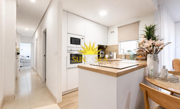 Resale - Apartment - Torrevieja - Centro